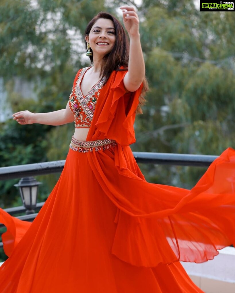 Sonalee Kulkarni Instagram - नवरात्री ची पहिली माळ - 🍊 #navratricollection by @puja.patelll #HappyNavratri #sonaleekulkarni #navratrispecial #marathimulgi #colouroftheday #navratri2023 #cotd #orange #colour #color