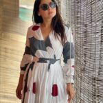 Sonalee Kulkarni Instagram - ♥️♣️♦️♠️🃏 Sometimes all you need is a little bit grey in patches! #sonaleekulkarni #grey #gray #white #red #candids