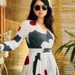 Sonalee Kulkarni Instagram - ♥️♣️♦️♠️🃏 Sometimes all you need is a little bit grey in patches! #sonaleekulkarni #grey #gray #white #red #candids
