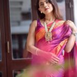 Sonalee Kulkarni Instagram – 🩷 

#sonaleekulkarni #marathimulgi #ganeshchaturthi #ganeshotsav #paithani #pink #silk #nath #sari
#sareelove #instagram #instagood 
#fashion #marathi #indian #woman