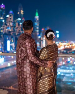 Sonalee Kulkarni Instagram - 🎆 🧨Dubai is always Diwali ready💥🎇 

#happypadwa #शुभपाडवा #padwa 🪔
#sari #saree #brown #silk @devatithi
#photographer @yashkaklotar #camera 
#dubai #dubailights #bright #skyline 
#sonaleekulkarni #kunalbenodekar