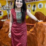 Sonalee Kulkarni Instagram – For all those who are celebrating #Diwali in #GCC region @aladiltradingco has #MegaDiwaliOffer in all their stores till 15th November! Go check out now 🪔
@dhananjay_datar @vandanadatar1 #sonaleekulkarni #happydiwali #diwalioffer #store #marathimulgi #indian #proud #marathi #diwali2023 #kandil #lights #diya Dubai, United Arab Emirates