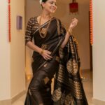 Sonalee Kulkarni Instagram – साडी appreciation पोस्ट🥻 

#saree @devatithi 
#Photography @yashkaklotar 
#sonaleekulkarni #marathimulgi 
#dubai #diwali #happydiwali #love
#diwalispecial #brown #chocolate #sari Dubai, United Arab Emirates
