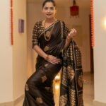 Sonalee Kulkarni Instagram – साडी appreciation पोस्ट🥻 

#saree @devatithi 
#Photography @yashkaklotar 
#sonaleekulkarni #marathimulgi 
#dubai #diwali #happydiwali #love
#diwalispecial #brown #chocolate #sari Dubai, United Arab Emirates