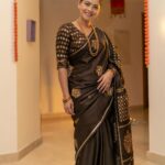 Sonalee Kulkarni Instagram – साडी appreciation पोस्ट🥻 

#saree @devatithi 
#Photography @yashkaklotar 
#sonaleekulkarni #marathimulgi 
#dubai #diwali #happydiwali #love
#diwalispecial #brown #chocolate #sari Dubai, United Arab Emirates