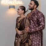 Sonalee Kulkarni Instagram – 🎆 🧨Dubai is always Diwali ready💥🎇 

#happypadwa #शुभपाडवा #padwa 🪔
#sari #saree #brown #silk @devatithi
#photographer @yashkaklotar #camera 
#dubai #dubailights #bright #skyline 
#sonaleekulkarni #kunalbenodekar Dubai, United Arab Emirates