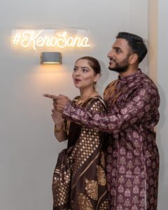 Sonalee Kulkarni Instagram - 🎆 🧨Dubai is always Diwali ready💥🎇 

#happypadwa #शुभपाडवा #padwa 🪔
#sari #saree #brown #silk @devatithi
#photographer @yashkaklotar #camera 
#dubai #dubailights #bright #skyline 
#sonaleekulkarni #kunalbenodekar