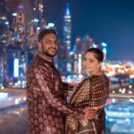 Sonalee Kulkarni Instagram – 🎆 🧨Dubai is always Diwali ready💥🎇 

#happypadwa #शुभपाडवा #padwa 🪔
#sari #saree #brown #silk @devatithi
#photographer @yashkaklotar #camera 
#dubai #dubailights #bright #skyline 
#sonaleekulkarni #kunalbenodekar Dubai, United Arab Emirates