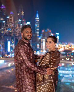 Sonalee Kulkarni Instagram - 🎆 🧨Dubai is always Diwali ready💥🎇 

#happypadwa #शुभपाडवा #padwa 🪔
#sari #saree #brown #silk @devatithi
#photographer @yashkaklotar #camera 
#dubai #dubailights #bright #skyline 
#sonaleekulkarni #kunalbenodekar