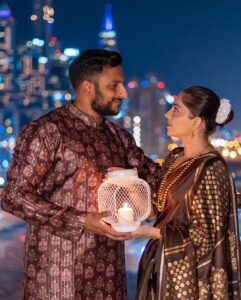 Sonalee Kulkarni Instagram - 🎆 🧨Dubai is always Diwali ready💥🎇 

#happypadwa #शुभपाडवा #padwa 🪔
#sari #saree #brown #silk @devatithi
#photographer @yashkaklotar #camera 
#dubai #dubailights #bright #skyline 
#sonaleekulkarni #kunalbenodekar