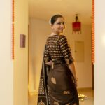Sonalee Kulkarni Instagram – पाडवा in the new होम 🏡 

🪔शुभ पाडवा 🪔
#happydadwa 🙏🏻

#saree @devatithi 
#Photography @yashkaklotar 
#sonaleekulkarni #marathimulgi 
#dubai #diwali #happydiwali #love
#diwalispecial #brown #chocolate #sari Dubai, United Arab Emirates