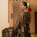 Sonalee Kulkarni Instagram – पाडवा in the new होम 🏡 

🪔शुभ पाडवा 🪔
#happydadwa 🙏🏻

#saree @devatithi 
#Photography @yashkaklotar 
#sonaleekulkarni #marathimulgi 
#dubai #diwali #happydiwali #love
#diwalispecial #brown #chocolate #sari Dubai, United Arab Emirates