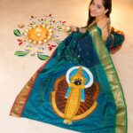 Sonalee Kulkarni Instagram – 🦚 Diwali 2023 🪔 

#saree @navinyas_handloom 
#jewellery @monali.gulhane 
#rangoli @islandrangoli 
#photography @yashkaklotar 

#sonaleekulkarni #paithani #nath #rangoli #happydiwali #indian #marathimulgi #peacockblue Dubai, United Arab Emirates