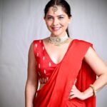 Sonalee Kulkarni Instagram - So….आजचा रंग होता …. लाल 💃🏻 #navratricollection by @puja.patelll Photography @trilogy_works #HappyNavratri #sonaleekulkarni #navratrispecial #marathimulgi #colouroftheday #navratri2023 #cotd #red #colour #color
