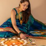 Sonalee Kulkarni Instagram – 🦚 Diwali 2023 🪔 

#saree @navinyas_handloom 
#jewellery @monali.gulhane 
#rangoli @islandrangoli 
#photography @yashkaklotar 

#sonaleekulkarni #paithani #nath #rangoli #happydiwali #indian #marathimulgi #peacockblue Dubai, United Arab Emirates