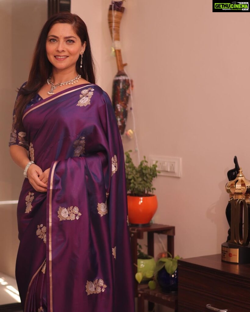 Sonalee Kulkarni Instagram - The dressing up season is here and I’m wrapped in this beautiful purple Sari with love by @ranreet_official 💜 Photography by @jiten_03 #sonaleekulkarni #purple #silk #sari #love #marathimulgi #diwali #festival Mumbai - मुंबई