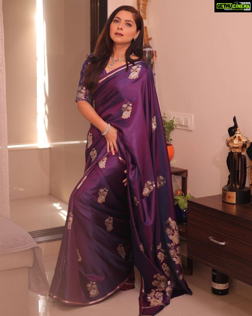 Sonalee Kulkarni Instagram - The dressing up season is here and I’m wrapped in this beautiful purple Sari with love by @ranreet_official 💜 Photography by @jiten_03 #sonaleekulkarni #purple #silk #sari #love #marathimulgi #diwali #festival Mumbai - मुंबई