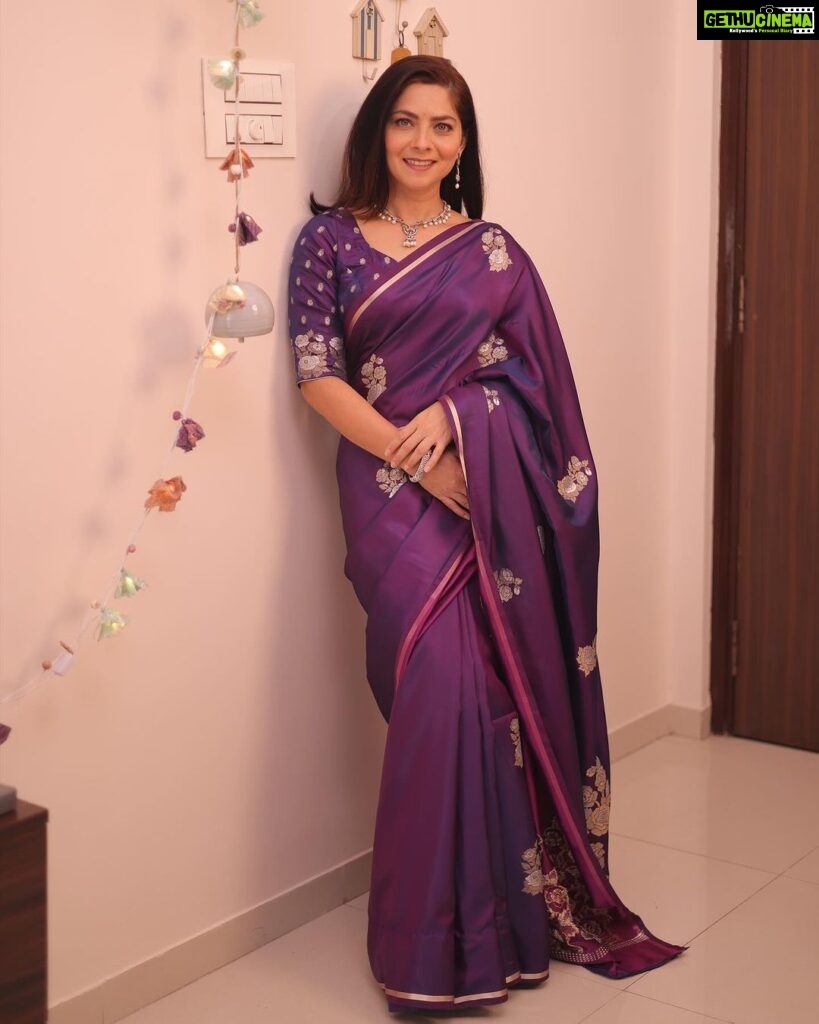 Sonalee Kulkarni Instagram - The dressing up season is here and I’m wrapped in this beautiful purple Sari with love by @ranreet_official 💜 Photography @jiten_03 💜 #sonaleekulkarni #purple #silk #sari #love #marathimulgi #diwali #festival Mumbai - मुंबई