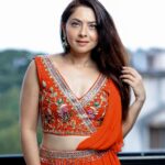 Sonalee Kulkarni Instagram - नवरात्री ची पहिली माळ - 🍊 #navratricollection by @puja.patelll #HappyNavratri #sonaleekulkarni #navratrispecial #marathimulgi #colouroftheday #navratri2023 #cotd #orange #colour #color