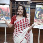 Sonalee Kulkarni Instagram - To know these and more such facts about the Legendary #DevAnand go TO THE LINK IN my BIO #DevAnand Centenary Celebrations @nfaiofficial @nfdcindia #sonaleekulkarni #marathimulgi #fangirl Filming, Production skills & Editing : @akhilkulkarni_gg @manoj___halande Managed by @aanurag3 @_its_just_shital_ #guide #special #100thbirthanniversary National Film Archive of India