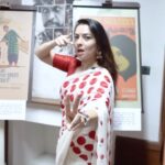 Sonalee Kulkarni Instagram - Got a rare opportunity to witness one of the classics on the big screen…sharing it with you all in my next video on @youtube channel soon! #staytuned #fangirl #100yearsofdevanand @nfaiofficial @nfdcindia #sonaleekulkarni #marathimulgi #filmy SUBSCRIBE करून ठेवा LINK IN BIO Filming, Production skills & Editing : @akhilkulkarni_gg @manoj___halande Managed by @aanurag3 @_its_just_shital_ National Film Archive of India