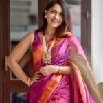 Sonalee Kulkarni Instagram – 🩷 

#sonaleekulkarni #marathimulgi #ganeshchaturthi #ganeshotsav #paithani #pink #silk #nath #sari
#sareelove #instagram #instagood 
#fashion #marathi #indian #woman