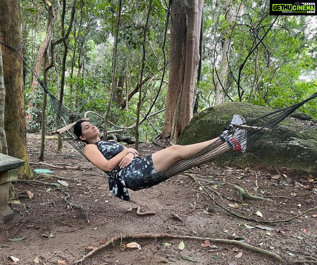 Sonalee Kulkarni Instagram - “रिकाम टेकडी…” last episode from #malaysia trip! OUT NOW - LINK IN BIO Here’s a carousel of a fun hike on #penanghill culminating in an absolutely adventurous train journey from the top of the hill… #georgetown #penangisland ⛰️ #sonaleekulkarni #travelogue @youtubeindia @youtube #youtube Penang Hill