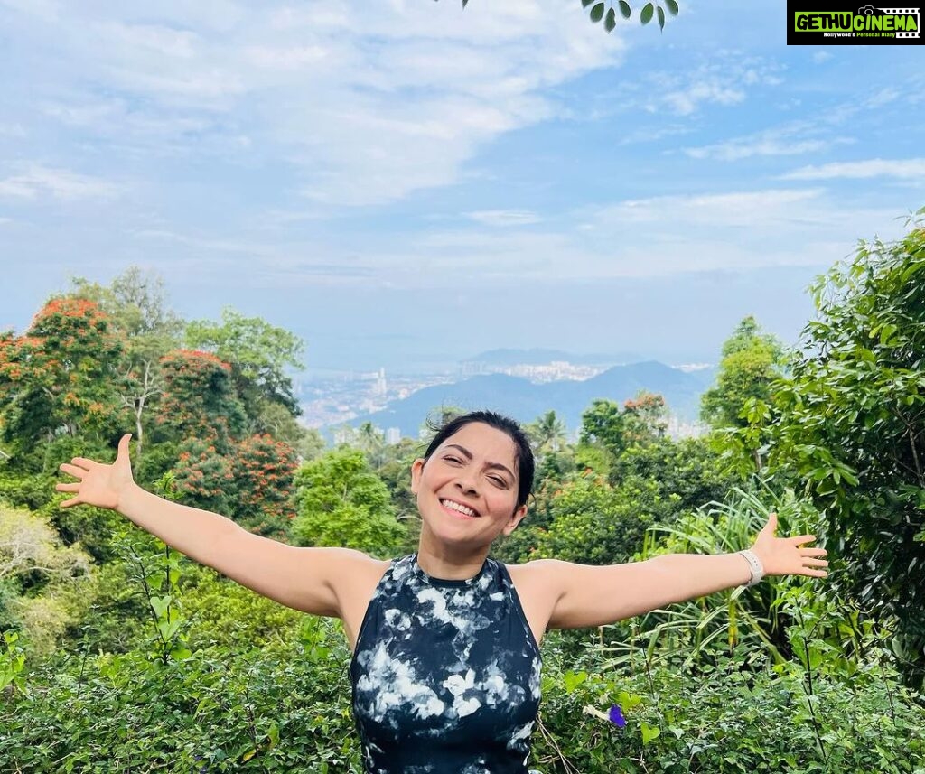 Sonalee Kulkarni Instagram - “रिकाम टेकडी…” last episode from #malaysia trip! OUT NOW - LINK IN BIO Here’s a carousel of a fun hike on #penanghill culminating in an absolutely adventurous train journey from the top of the hill… #georgetown #penangisland ⛰️ #sonaleekulkarni #travelogue @youtubeindia @youtube #youtube Penang Hill