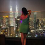 Sonalee Kulkarni Instagram - Living upto the height…I mean the hype 🤪 Exploring the Skyline, night life of #kualalumpur #malaysia in my latest episode on my @youtube channel. #travelogue out now LINK IN BIO Photos by @kb_keno #sonaleekulkarni #malaysia #travelblogger #travelphotography #storyteller #traveldiaries Vertigo Bar At Banyan Tree, Kuala Lumpur