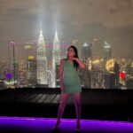 Sonalee Kulkarni Instagram - Living upto the height…I mean the hype 🤪 Exploring the Skyline, night life of #kualalumpur #malaysia in my latest episode on my @youtube channel. #travelogue out now LINK IN BIO Photos by @kb_keno #sonaleekulkarni #malaysia #travelblogger #travelphotography #storyteller #traveldiaries Vertigo Bar At Banyan Tree, Kuala Lumpur