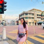 Sonalee Kulkarni Instagram - Showcasing some #graffiti #streetart #artworks of the street in #kualalumpur #malayasia and this chic outfit by @aciddresses styled by @sshorewala TRAVELOGUE is OUT now LINK in BIO #sonaleekulkarni #malaysia tour! @youtube @youtubeindia #youtube Pik Wah Cafe 碧华楼 - 茨厂街 Petaling Street