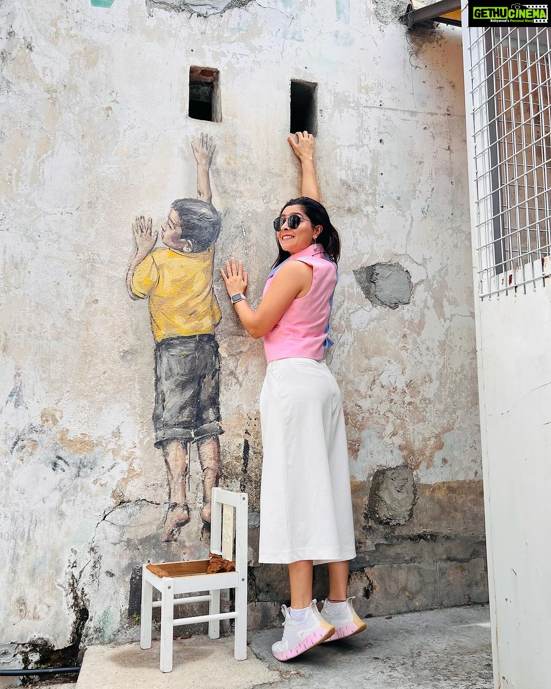 Sonalee Kulkarni Instagram - New episode in my #travelogue series of #malayasia coming soon on my @youtube channel SUBSCRIBE now! Outfit by @aciddresses styled by @sshorewala This is a tour of #Penang island’s #georgetown 😇 #malaysia #sonaleekulkarni #traveller #travel #storyteller #travelphotography Penang Street Art: Little Children on a Bicycle