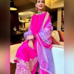 Sonali Bendre Instagram - Same hair from yesterday, just another look… #KarwachauthReady 🩷