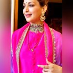 Sonali Bendre Instagram - Same hair from yesterday, just another look… #KarwachauthReady 🩷