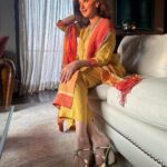Sonali Bendre Instagram – Stolen a slice of sunshine for myself…😋
#SwitchOnTheSunshine 💛☀️

Mid week outing only for my dearest @anavila_m for her special made to order collection Aamod ❤️