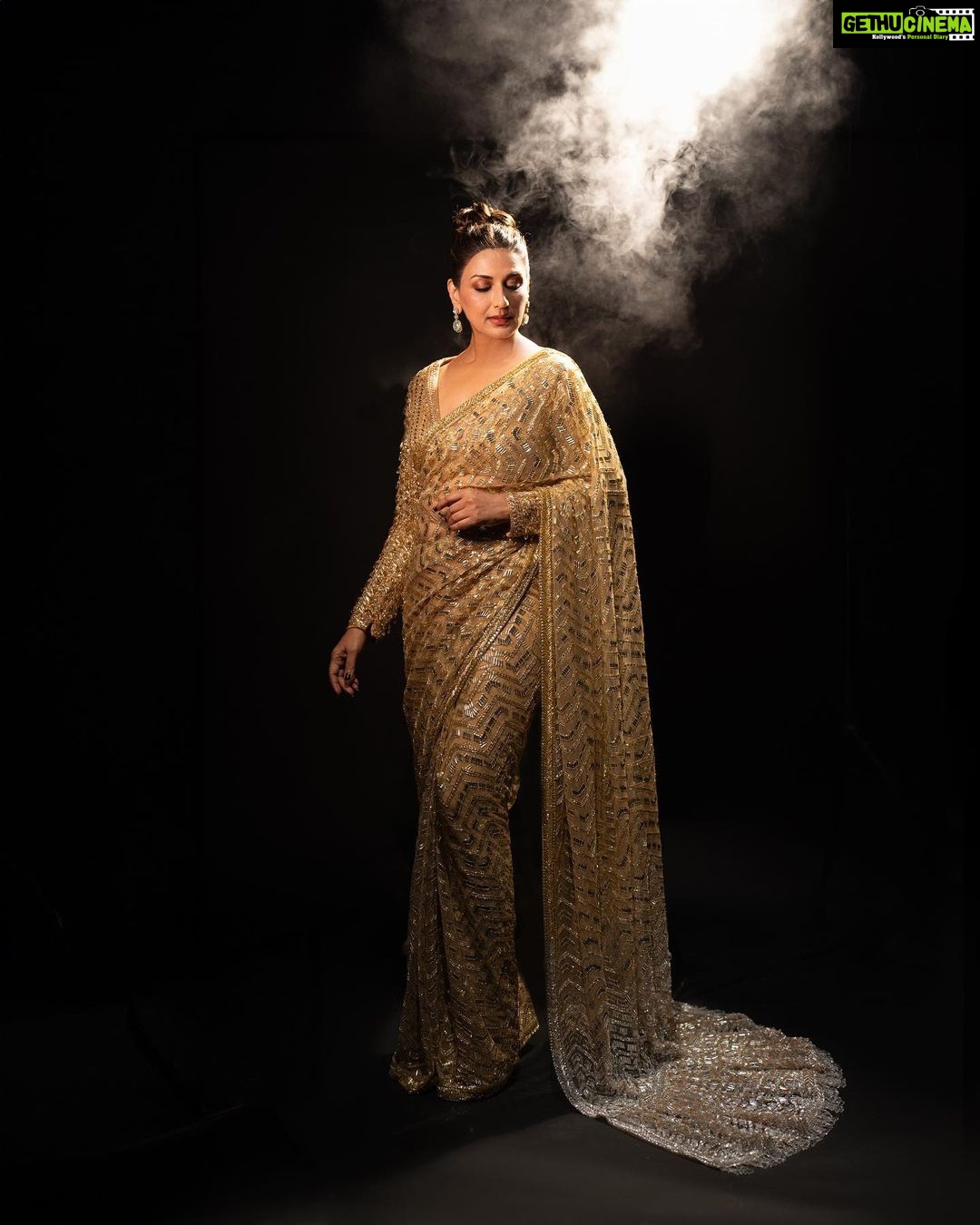 Sonali Bendre - 218.9K Likes - Glitz, glam, all for the gram! ✨