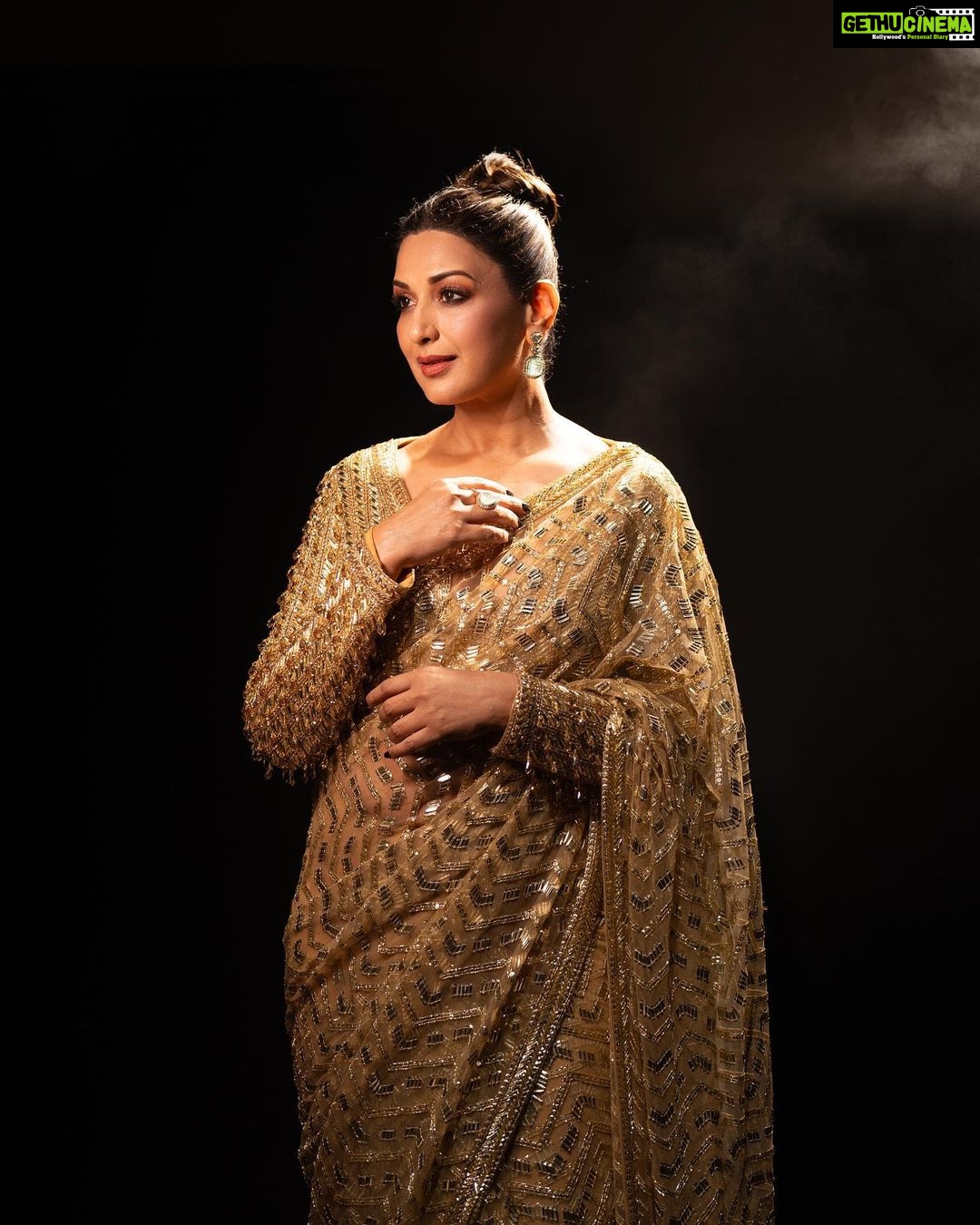 Sonali Bendre - 218.9K Likes - Glitz, glam, all for the gram! ✨
