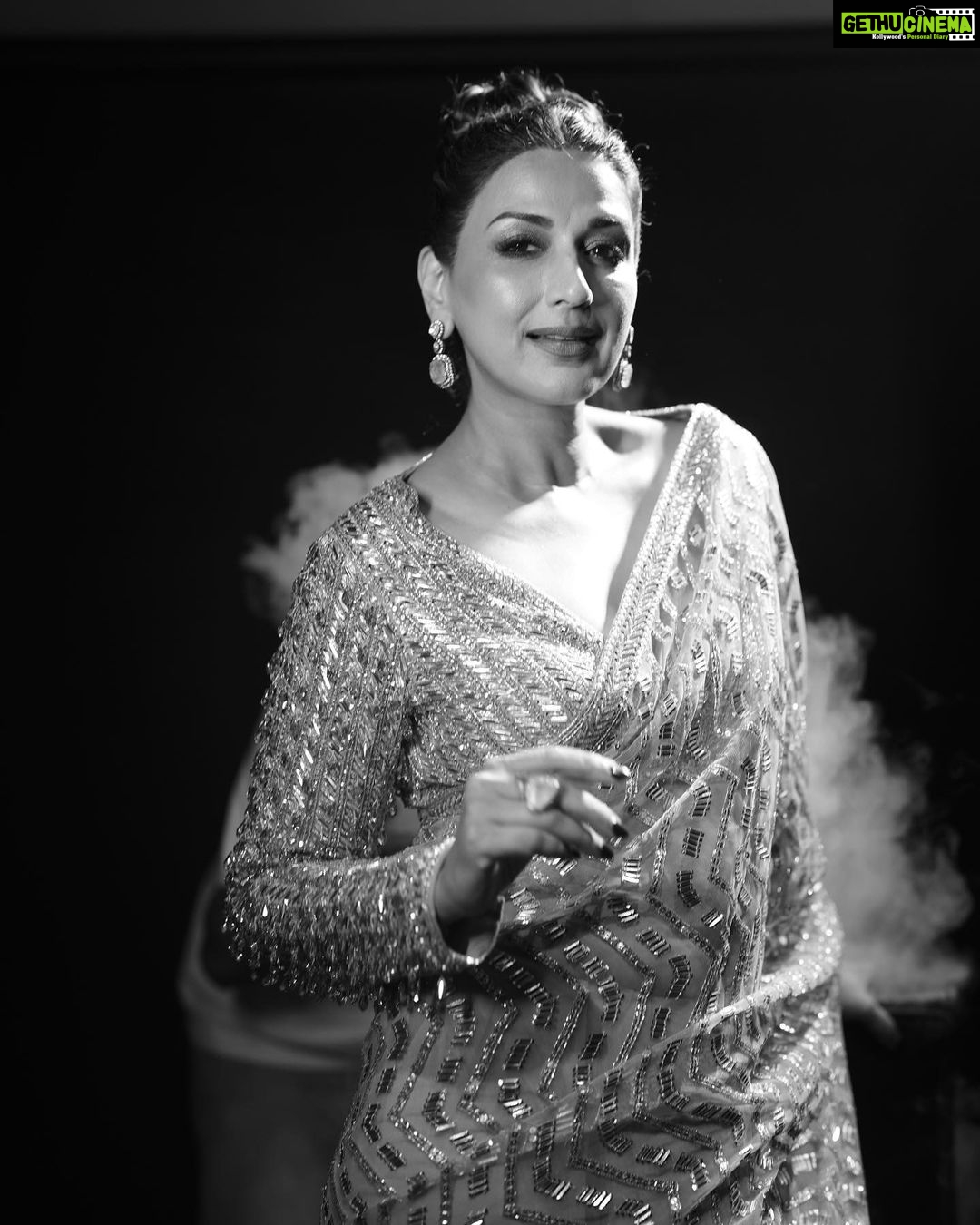 Sonali Bendre - 218.9K Likes - Glitz, glam, all for the gram! ✨
