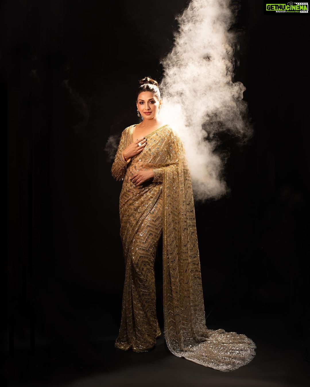 Sonali Bendre - 218.9K Likes - Glitz, glam, all for the gram! ✨