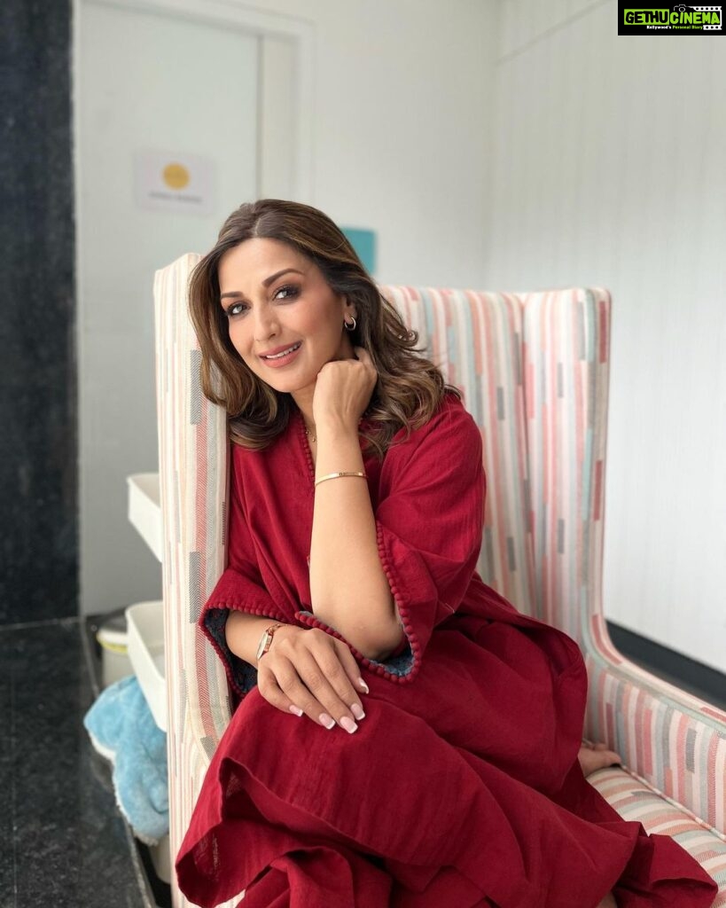 Sonali Bendre Instagram - All it takes is a smile to save the day! 🥰☺️
