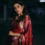 Sonali Kulkarni Instagram – Starry night… ✨✨

Styled by : @prachethestylist 
Assisted by : @stylingbyree @manjubhati.29 
Saree : @shantibanaras 
@elevate_promotions 
Hair : @hairby_vidhya 
Makeup : @u.upendra1982 
📸 : @shrutisbagwe