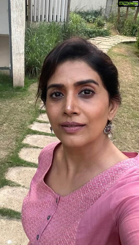 Sonali Kulkarni Instagram - World Mental Health Day - Should be considered wealth day 💕 we all are so lucky that our generation has awareness about this concept ! Many people’s life was a mess - since they didn’t know how to ask for help ! Stand by yourself ♥ You matter 🩵 #worldmentalhealthday #loveyourself