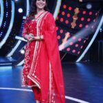 Sonali Kulkarni Instagram - आज रात्री ९ वाजता.. सूर नवा.. ध्यास नवा.. 😍 @colorsmarathi @surnavadhyasnava_aasha_udyachi 📸 @studio.iras