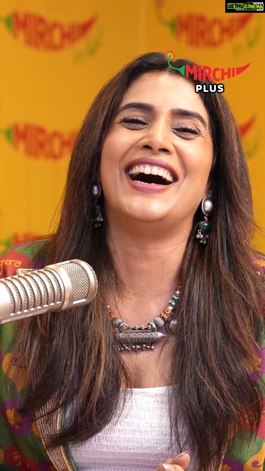 Sonali Kulkarni Instagram - On हास्यजत्रा♥️ Full interview on Mirchi Marathi Youtube. @sachinmote73 @sachin_p_goswami @amitphalke @sonymarathi @oakprasad @saieemmanjrekar @samirchoughule @namrata_rudraaj @prasadmkhandekarofficial @shini_da_priya @prajakta_official @ @kahani_puri_filmy_hai @rasikavengurlekarofficial @bhatchetana @esha__dey @im_gaurav_more20 @vanitakharat19 @banenikhil @inimishk @jagtapviraj @ladka.dadus @onkar_raut @maharashtrachi_.hasyjatra @maharashtrachi_hasya_yatra @maharashtrachi.hasyaa.jatraa @shivalkarprathamesh @shrameshbetkar