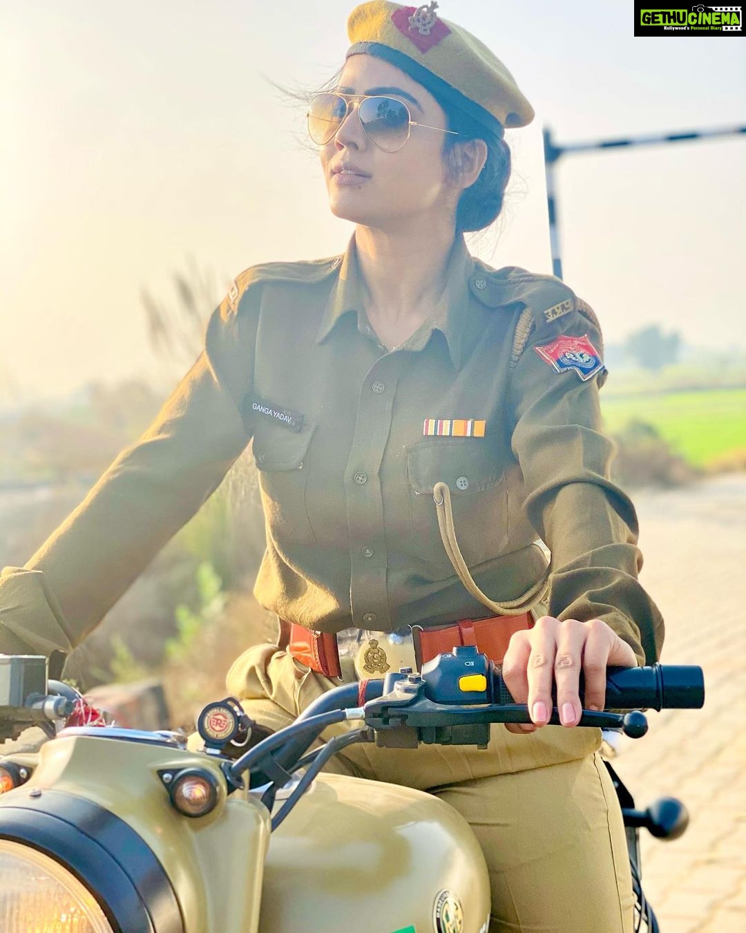 Soniya Bansal Instagram - On national days we shall send wishes and celebrate the hard-earned freedom of our soldiers and the struggles faced by our ancestors. . #travelphotography #fashionstyle #soniyabansal #soniyabansal #actress #model #fashion #instagram #internationalmodel #actress #soniyabansa #lifestyle#soniyabansal