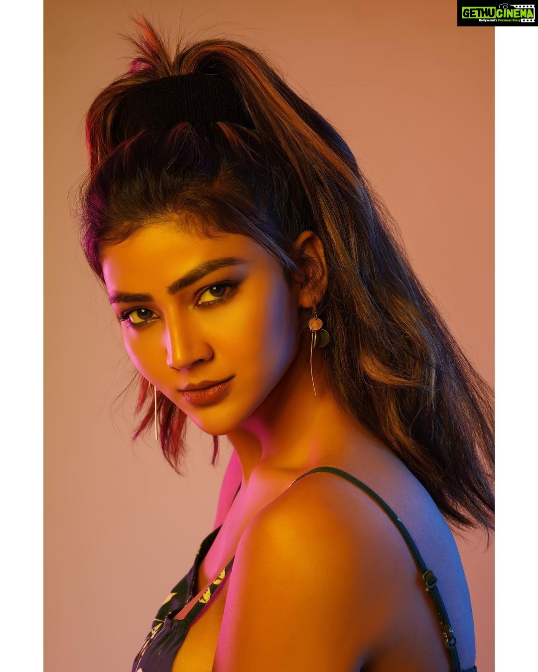 Soniya Bansal Instagram - I hope the millions of people I've touched have the optimism and desire to share their goals and hard work and persevere with a positive attitude. A bad attitude is like a flat tire. You won't get anywhere until you change it. . #travelphotography #fashionstyle #soniyabansal #soniyabansal #actress #model #fashion #instagram #internationalmodel #actress #soniyabansa #lifestyle#soniyabansal