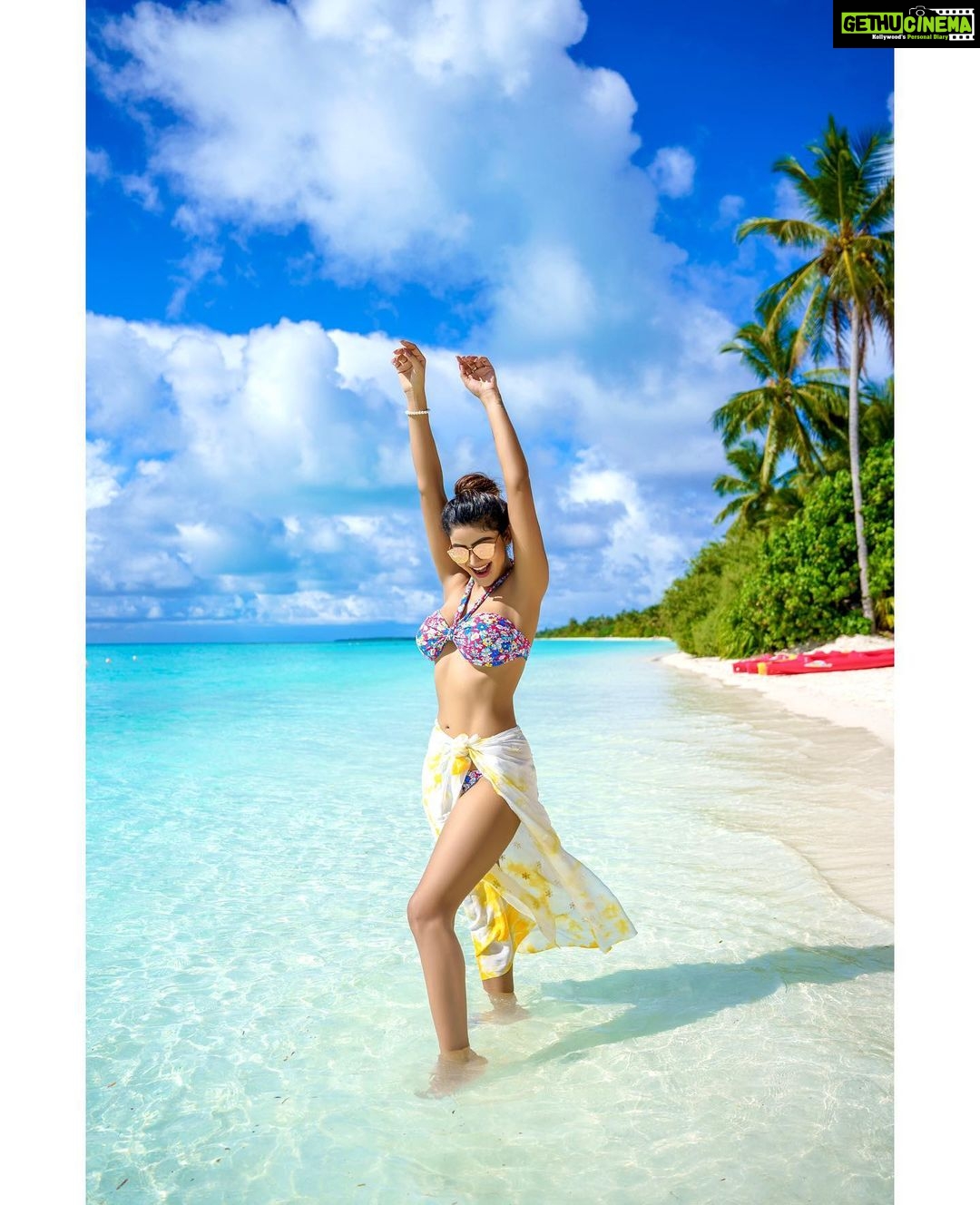 Soniya Bansal Instagram - An open mind leaves a chance for someone to drop a worthwhile thought in it. #travel #photography #fashionstyle #soniyabansal #soniyabansal #actress #model #fashion #instagram #internationalmodel #actress #soniyabansal #lifestyle #indianlook #Soniyabansal Kandima Maldives