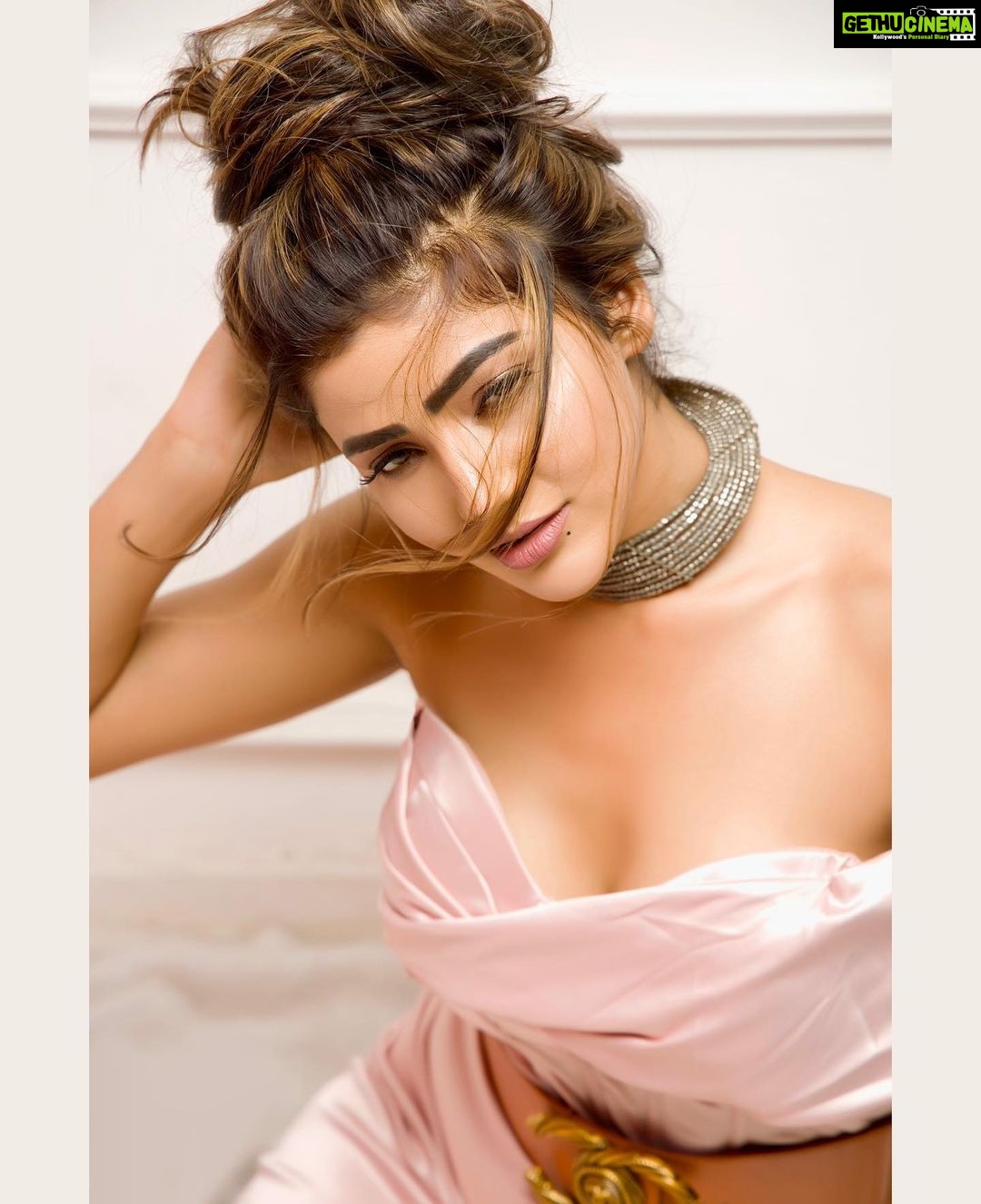 Soniya Bansal Instagram - You're going to go through tough times - that's life. But I say, 'Nothing happens to you, it happens for you. See the positive in negative events.
