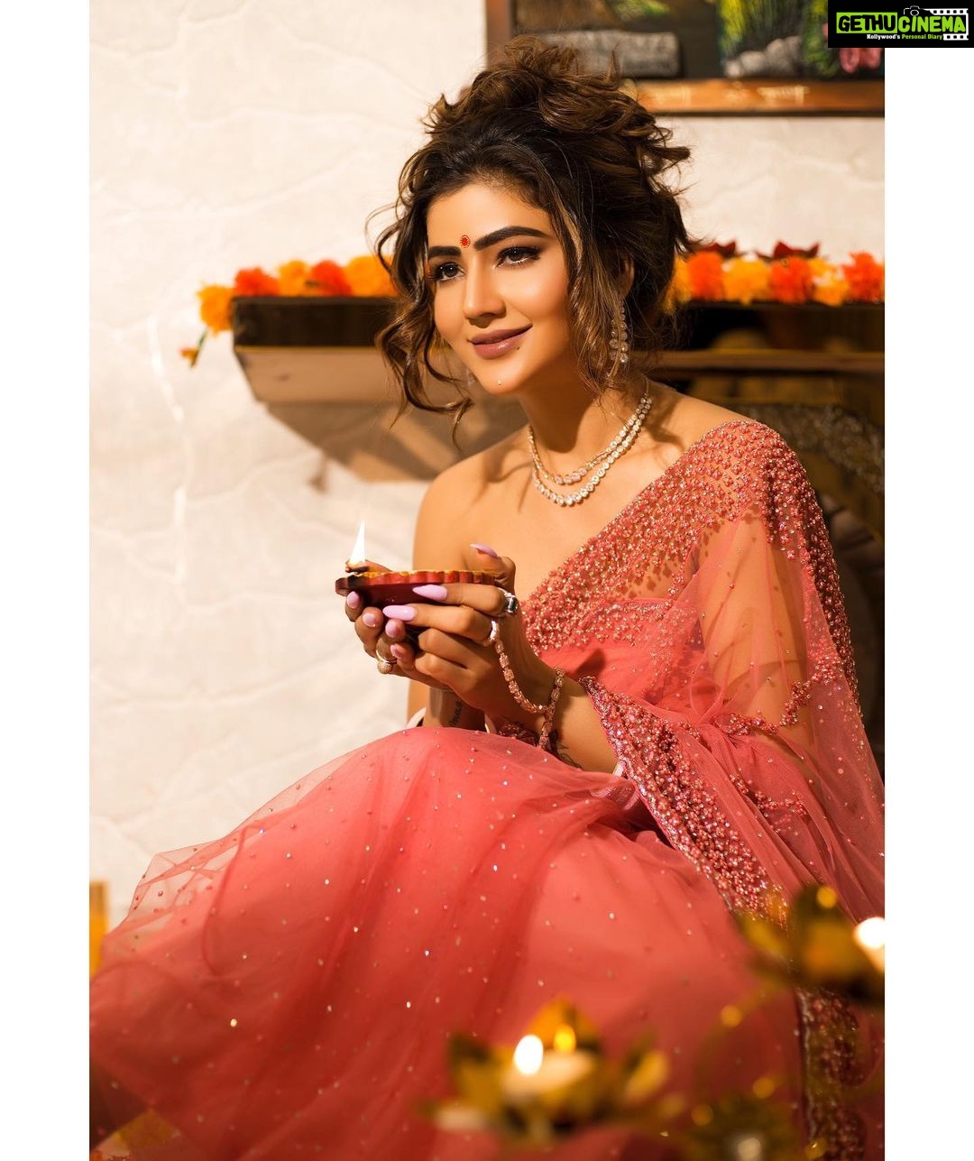Soniya Bansal Instagram - Wishing you and your family a very happy diwali šŖ Hope this diwali brings you every joy and blessings š #travelphotography #fashionstyle #mumbai #soniyabansal #actress #model #fashion #instagram #internationalmodel #actress #soniyabansa #lifestyle #diwali Mumbai, Maharashtra