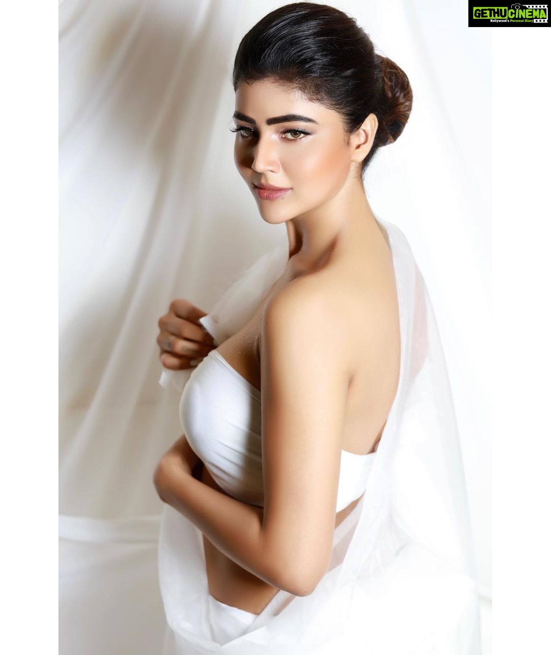 Soniya Bansal Instagram - For every day, I miss you. For every hour, I need you. For every minute, I feel you. For every second. I want you. Forever, I love you. #travelphotography #fashionstyle #mumbai #soniyabansal #actress #model #fashion #instagram #internationalmodel #actress #soniyabansa #lifestyle